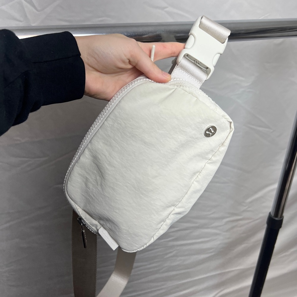 LULULEMON WHITE OPAL EVERYWHERE BELT BAG